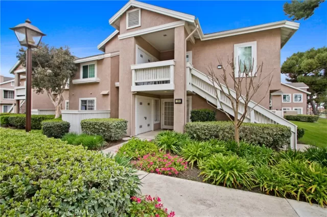 MLS: OC24049375 Condo For Sale