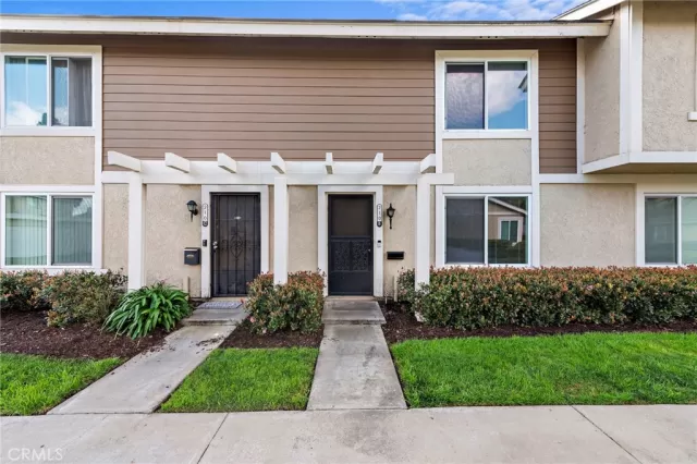 MLS: OC24050418 Condo For Sale