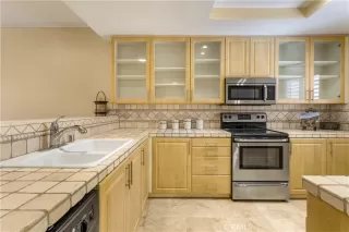 Photo #5: OC24050483 Listing 