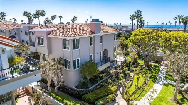 MLS: OC24050706 Condo For Sale