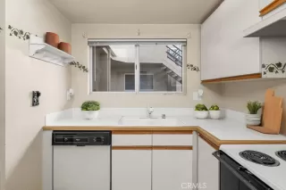 Photo #2: OC24053082 Listing