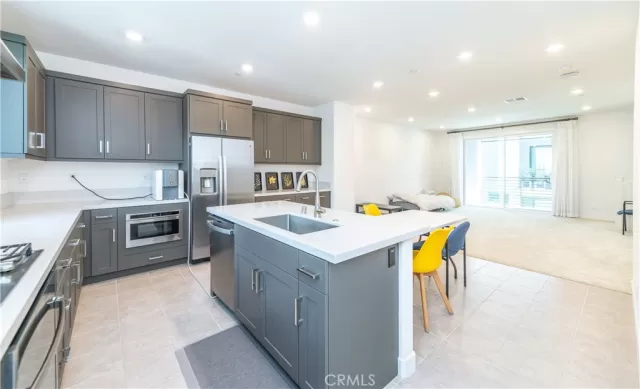 MLS: OC24053453 Condo For Sale