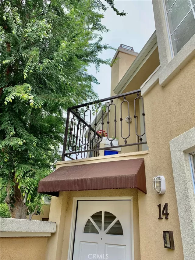 MLS: OC24053725 Condo For Sale