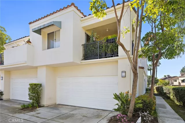 MLS: OC24053790 Condo For Sale