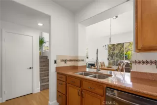 Photo #4: OC24053883 Listing