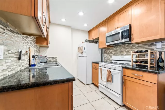 MLS: OC24054031 Condo For Sale