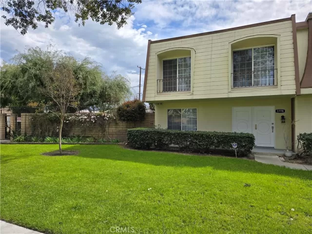 MLS: OC24054662 Condo For Sale