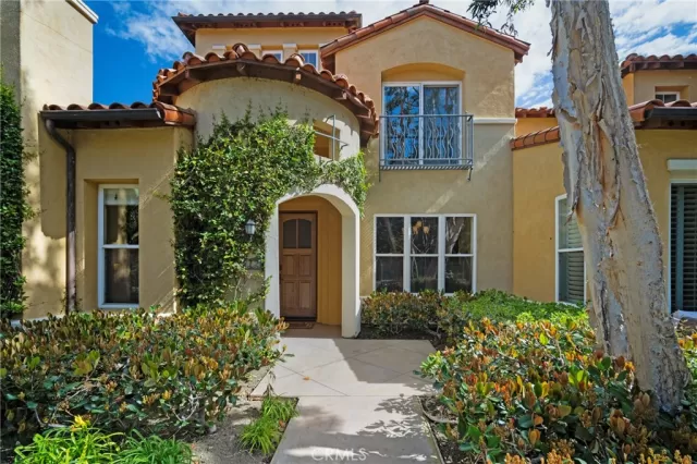 MLS: OC24054736 Condo For Sale