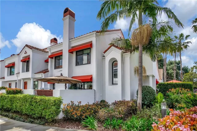 MLS: OC24055113 Condo For Sale