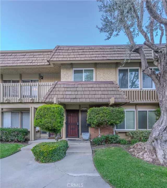 MLS: OC24056479 Condo For Sale