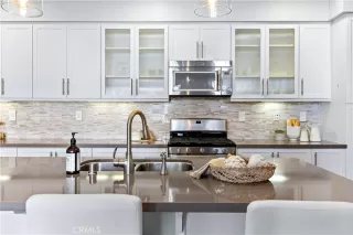 Photo #4: OC24058342 Listing 