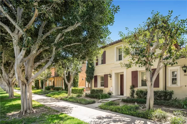 MLS: OC24058519 Condo For Sale