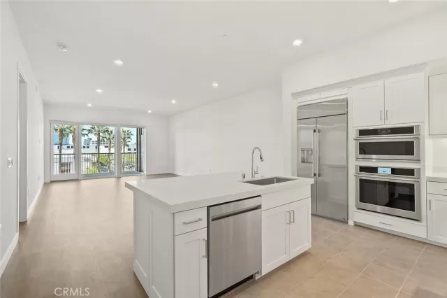 MLS: OC24059093 Condo For Sale