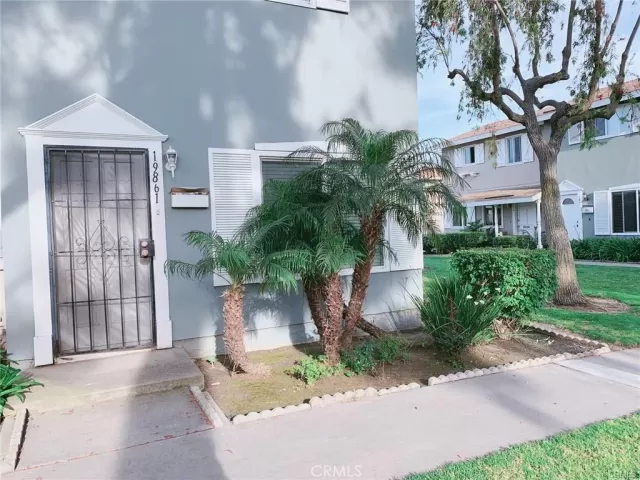 MLS: OC24059169 Condo For Sale