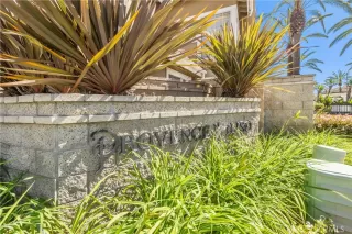 Photo #5: OC24059342 Listing 