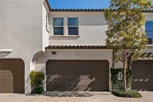 MLS: OC24059435 Condo For Sale