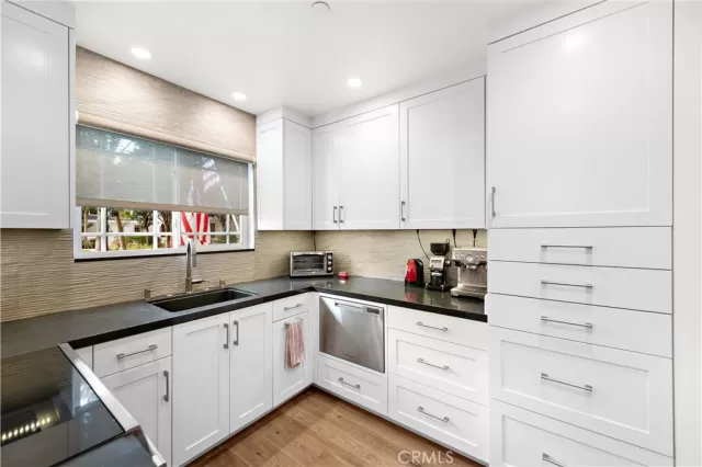 MLS: OC24059957 Condo For Sale