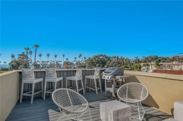 MLS: OC24062979 Condo For Sale