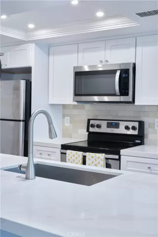 Photo #6: OC24063307 Listing