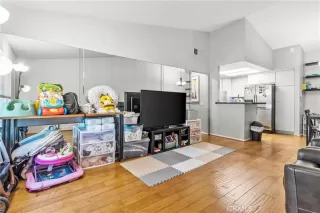 Photo #4: OC24063400 Listing 