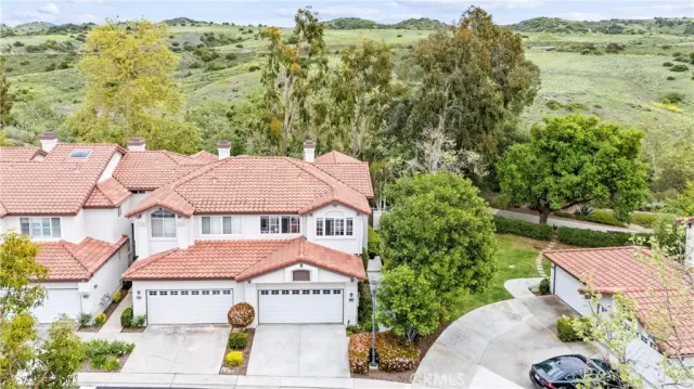 MLS: OC24067953 Condo For Sale