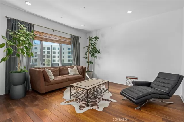 MLS: OC24068267 Condo For Sale