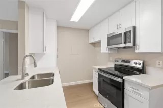 Photo #4: OC24068783 Listing 