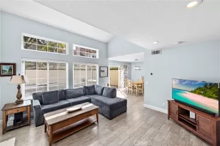 Photo #4: OC24068983 Listing 