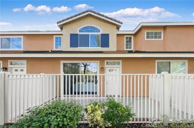 MLS: OC24069018 Condo For Sale