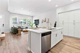 Photo #3: OC24069154 Listing 