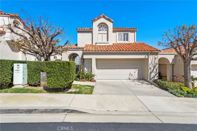 MLS: OC24070907 Condo For Sale