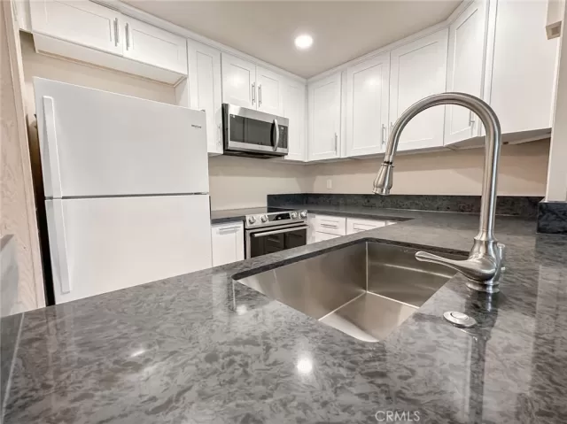 MLS: OC24072915 Condo For Sale