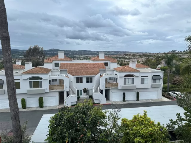 MLS: OC24072998 Condo For Sale