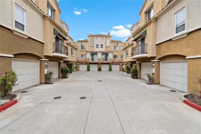 MLS: OC24073368 Condo For Sale