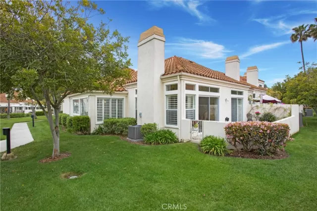 MLS: OC24073918 Condo For Sale