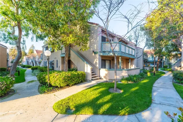 MLS: OC24073983 Condo For Sale