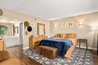 Photo #4: OC24074184 Listing