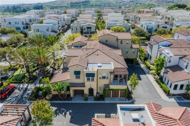 MLS: OC24075124 Condo For Sale