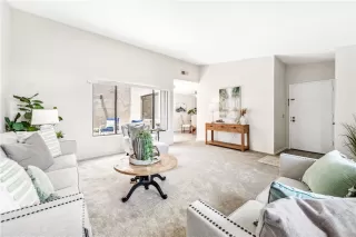 Photo #5: OC24076957 Listing 