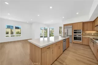 Photo #4: OC24077594 Listing