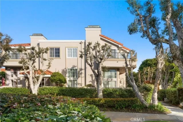 MLS: OC24078164 Condo For Sale