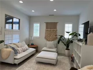 Photo #3: OC24078368 Listing 