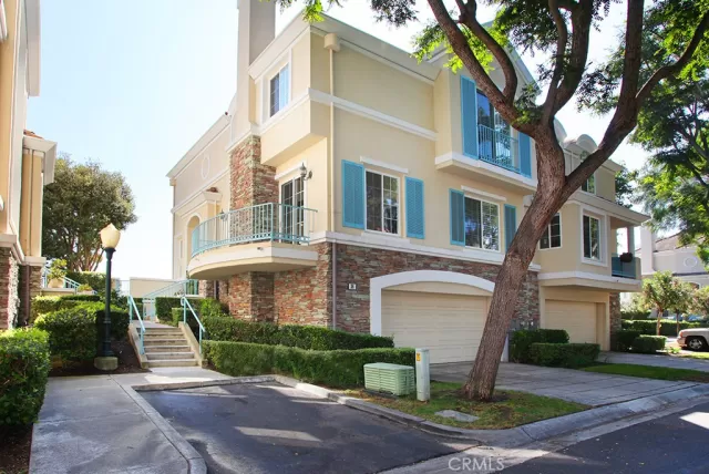 MLS: OC24078946 Condo For Sale