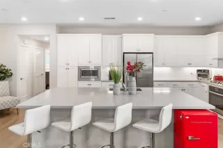 Photo #2: OC24079462 Listing