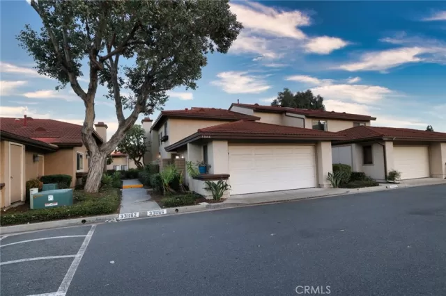 MLS: OC24081119 Condo For Sale