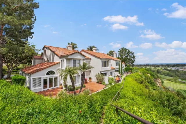 MLS: OC24081198 Condo For Sale