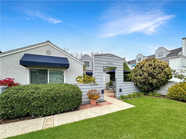 MLS: OC24081741 Condo For Sale