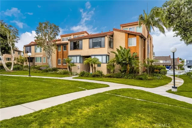 MLS: OC24081920 Condo For Sale