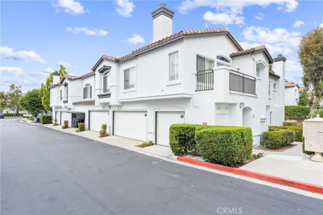 MLS: OC24082865 Condo For Sale