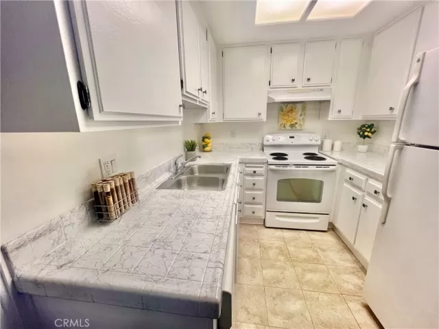 MLS: OC24083187 Condo For Sale